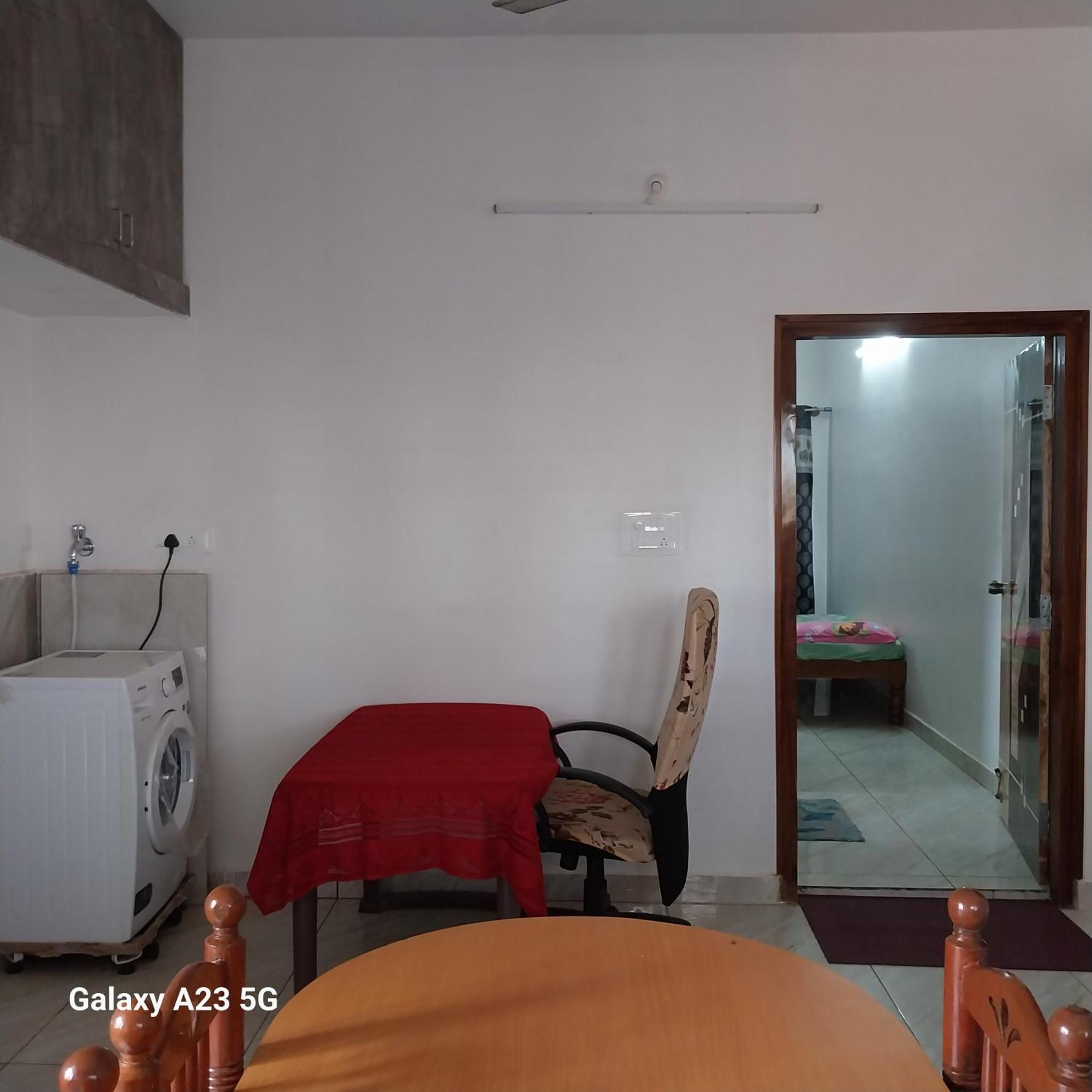 King Sized Bedroom & Kitchen for Decent Couples & Families Mysore Exterior photo